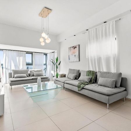 Glorious Renovated Apartment On Top Of The Beach Tel Aviv Bagian luar foto