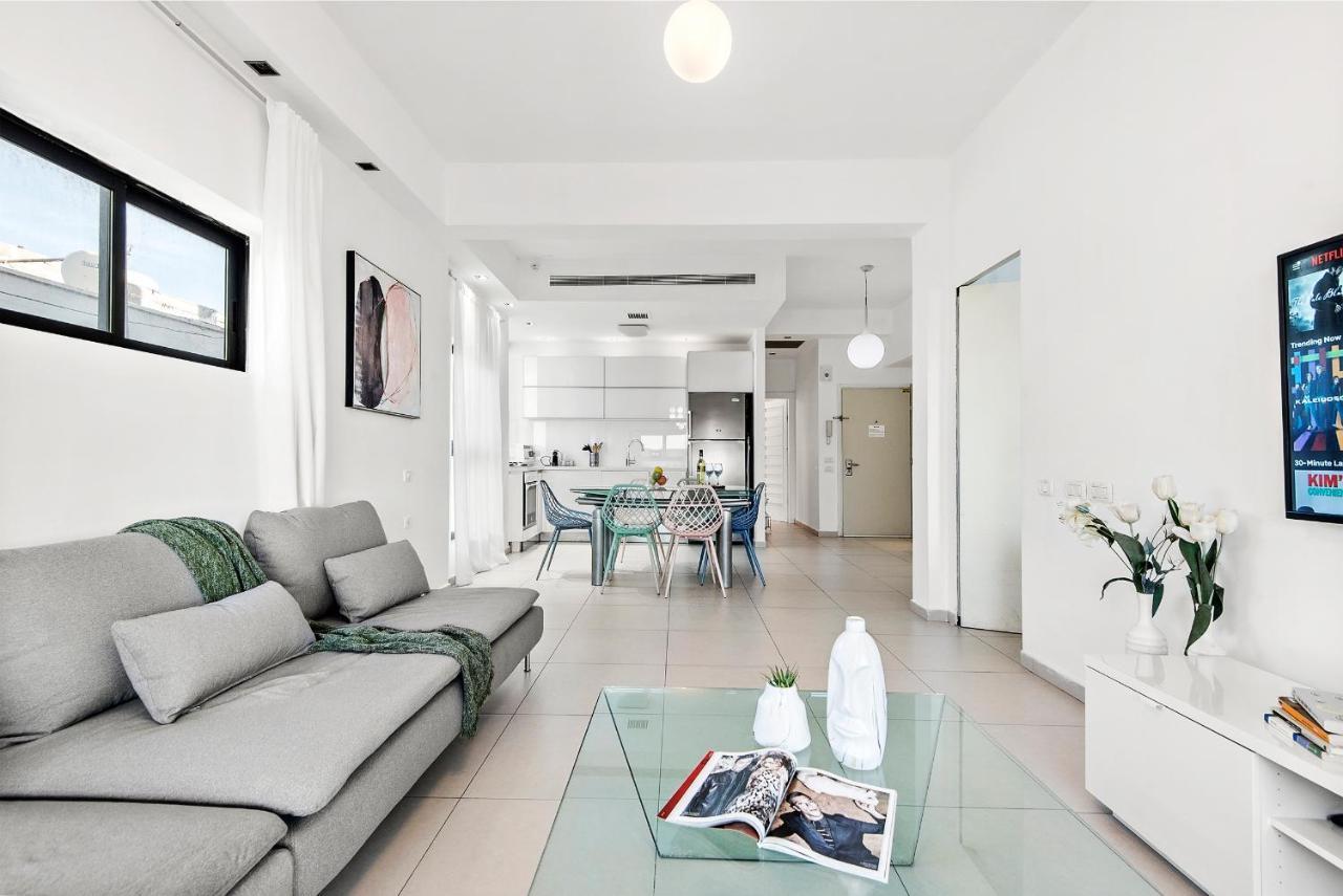 Glorious Renovated Apartment On Top Of The Beach Tel Aviv Bagian luar foto