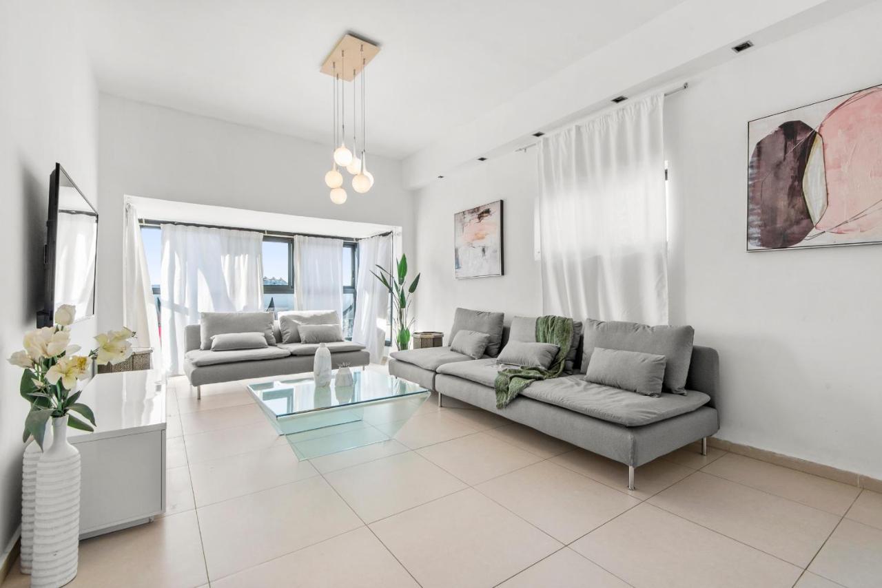 Glorious Renovated Apartment On Top Of The Beach Tel Aviv Bagian luar foto