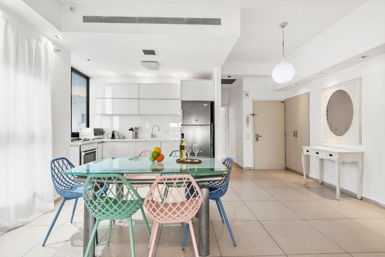 Glorious Renovated Apartment On Top Of The Beach Tel Aviv Bagian luar foto