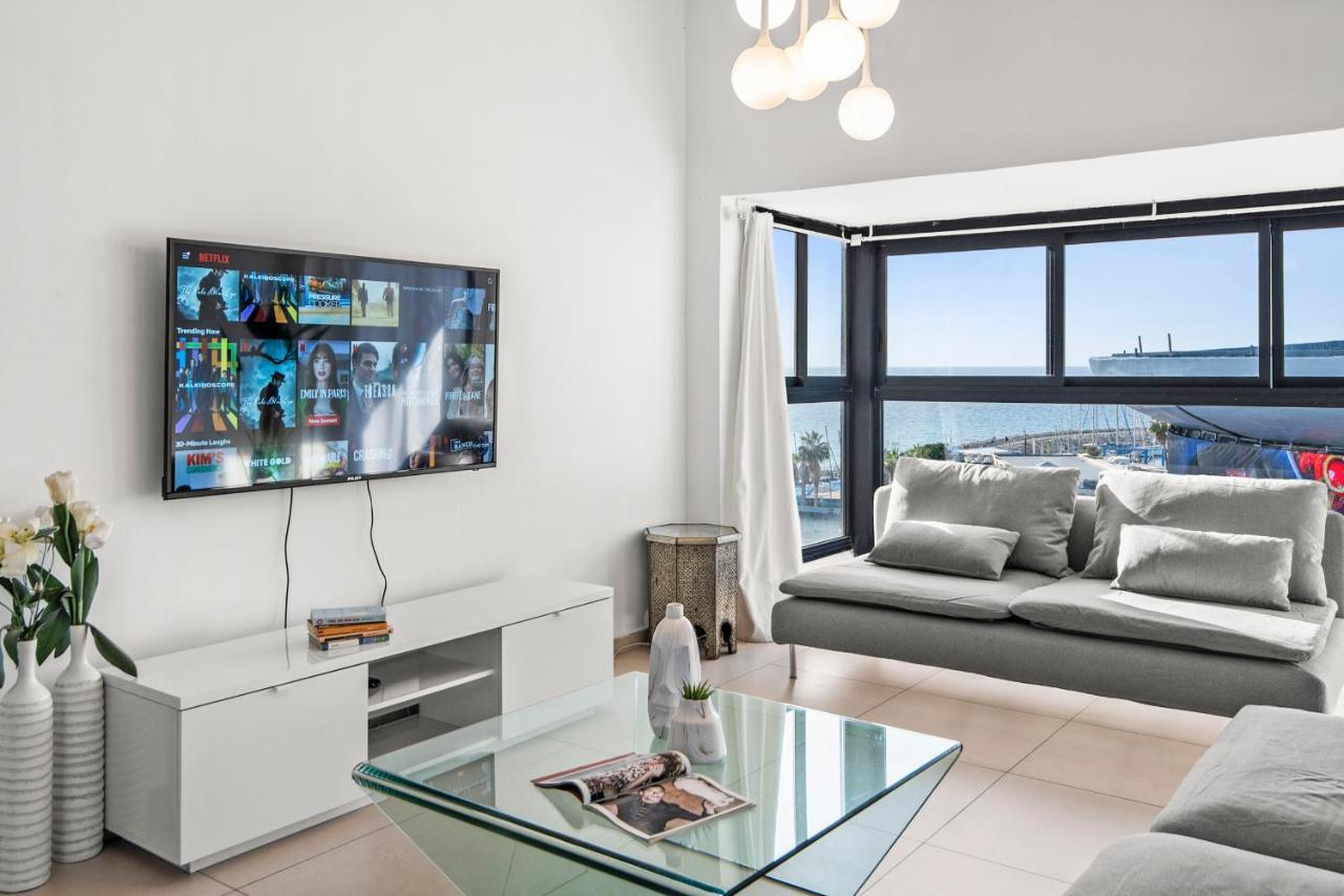 Glorious Renovated Apartment On Top Of The Beach Tel Aviv Bagian luar foto