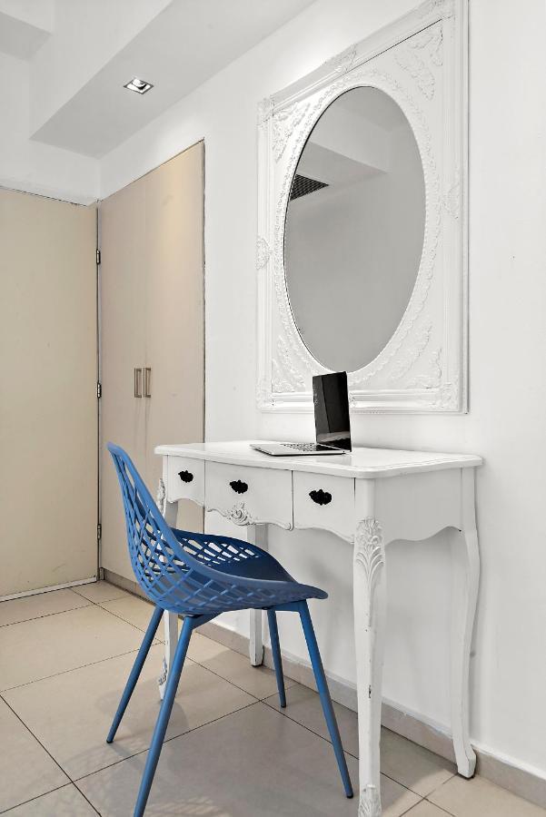 Glorious Renovated Apartment On Top Of The Beach Tel Aviv Bagian luar foto