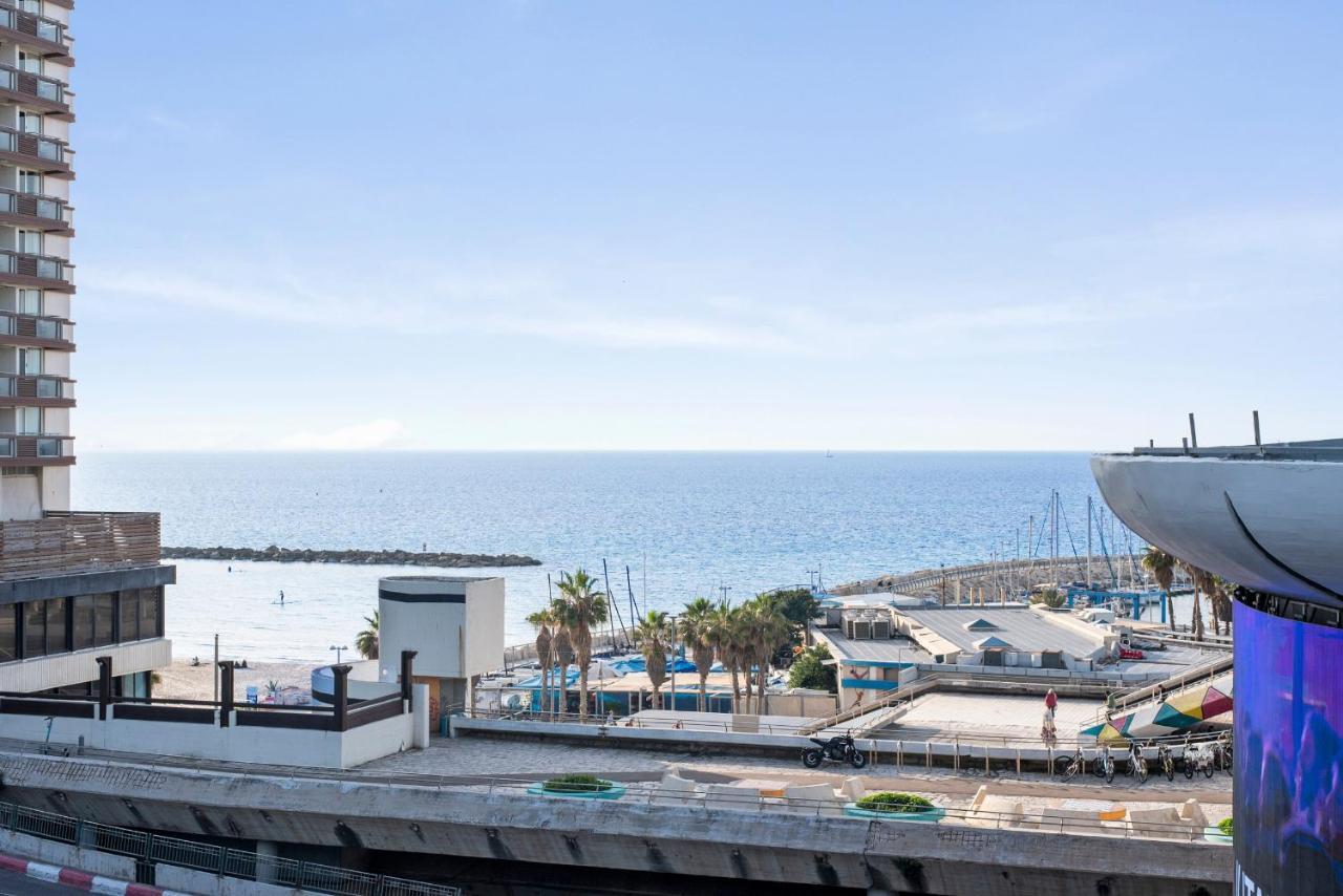 Glorious Renovated Apartment On Top Of The Beach Tel Aviv Bagian luar foto
